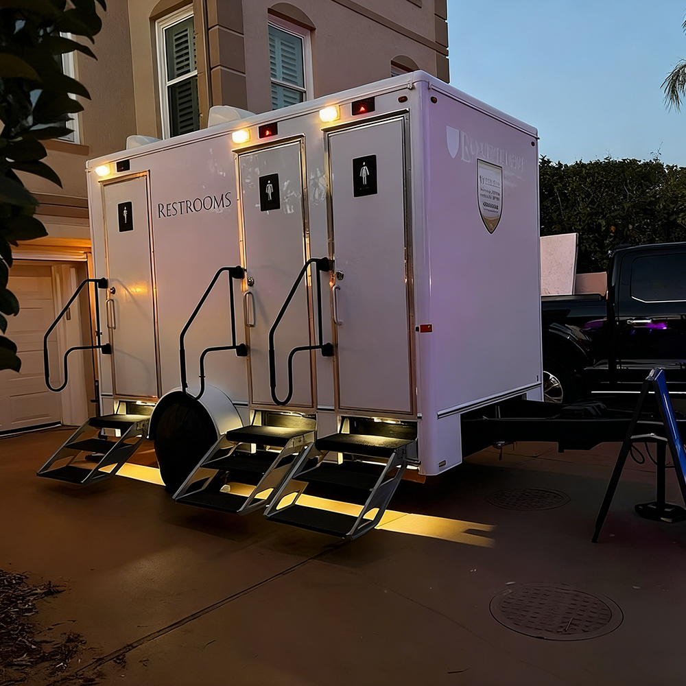 Mobile Toilet Trailer Luxury 3 – Outdoor Lighting Rental Bewertung und Preis