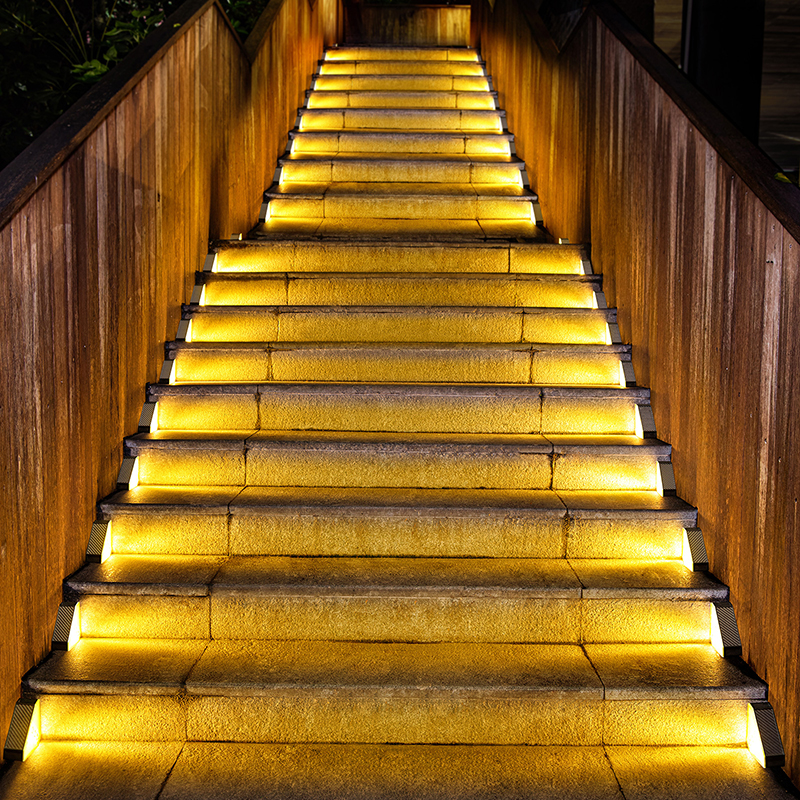 Solar-Powered Step Lights, Out – Deck Step Light Bewertung und Preis