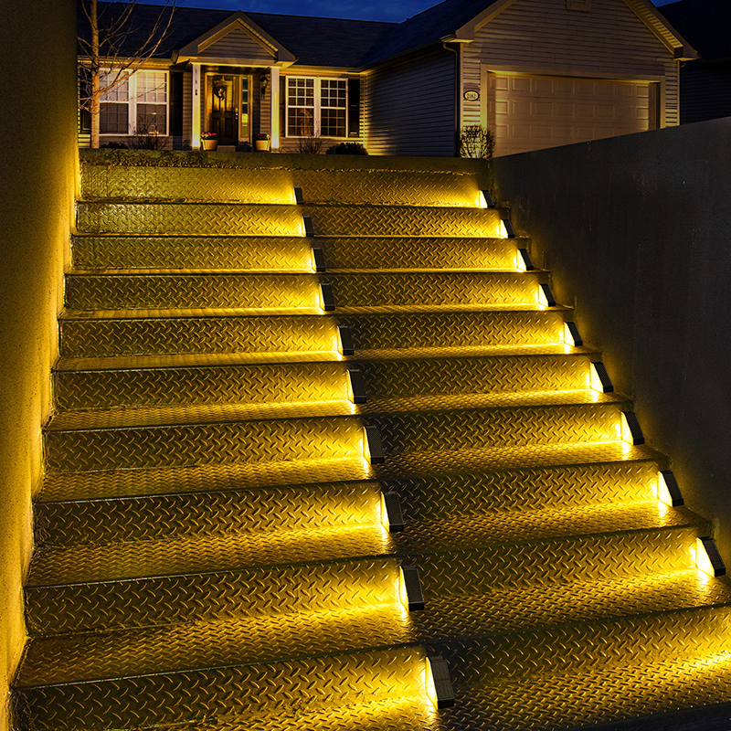 Solar-Powered Step Lights, Out – Deck Step Light Bewertung und Preis
