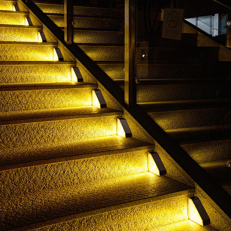 Solar-Powered Step Lights, Out – Deck Step Light Bewertung und Preis